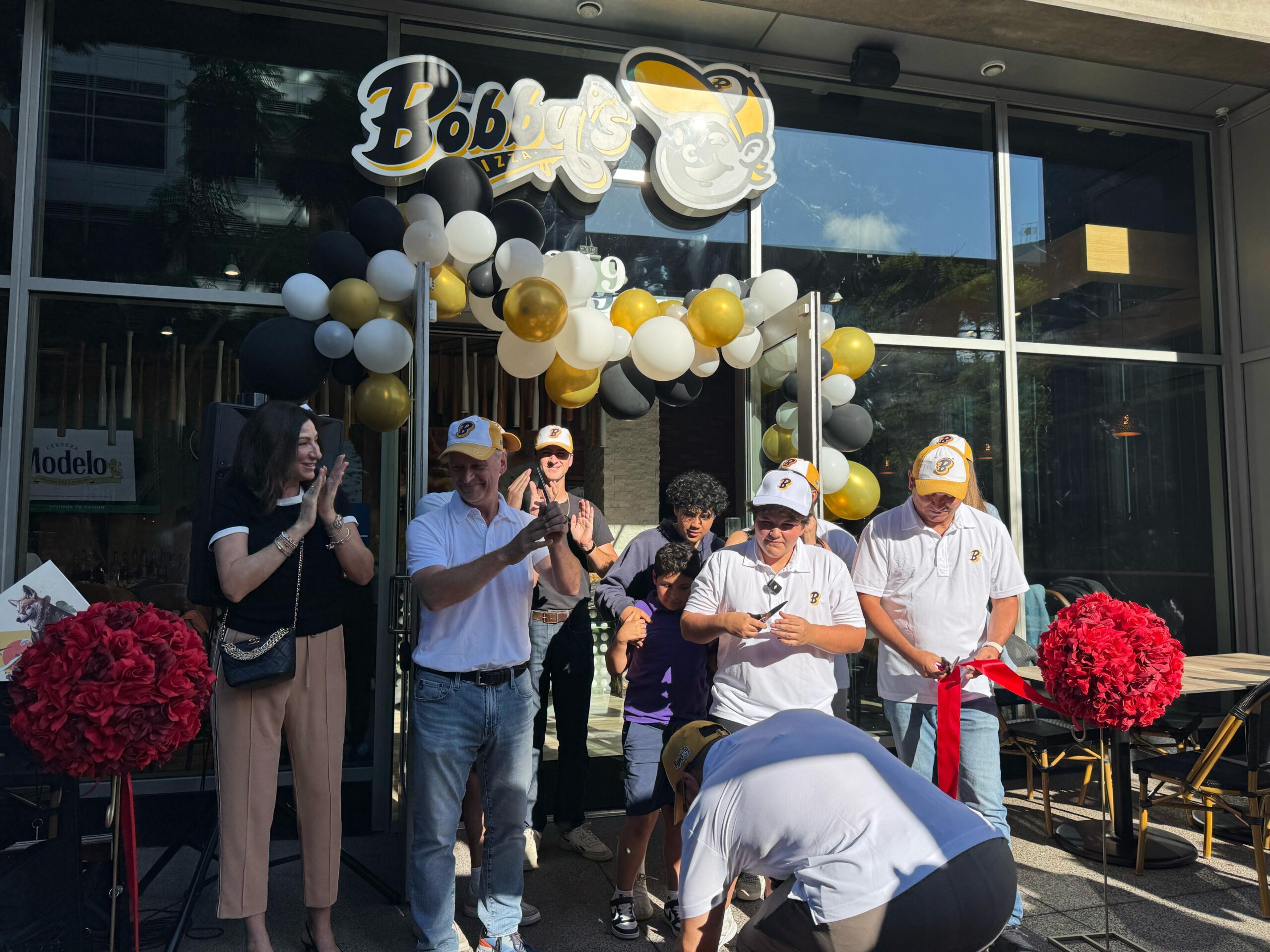 inauguracion de bobbys pizza en san diego