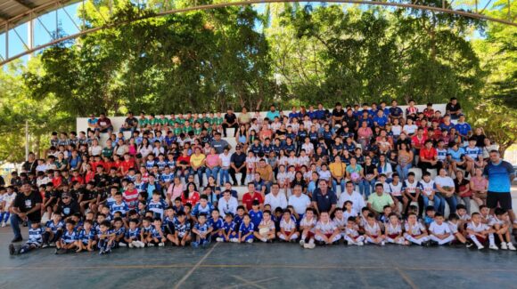 Encabeza Navolato impulso al deporte con Torneo de Futbol de los Barrios 2025