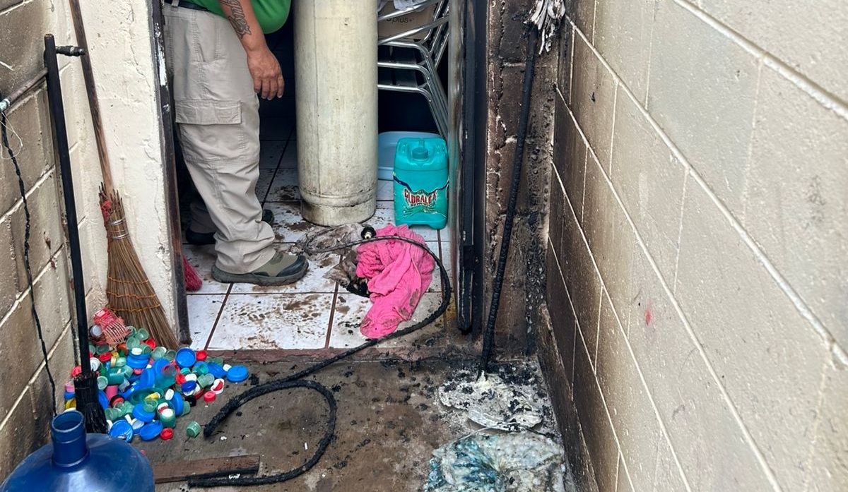 Incendio consume vivienda en fraccionamiento Cañaveral, en Los Mochis