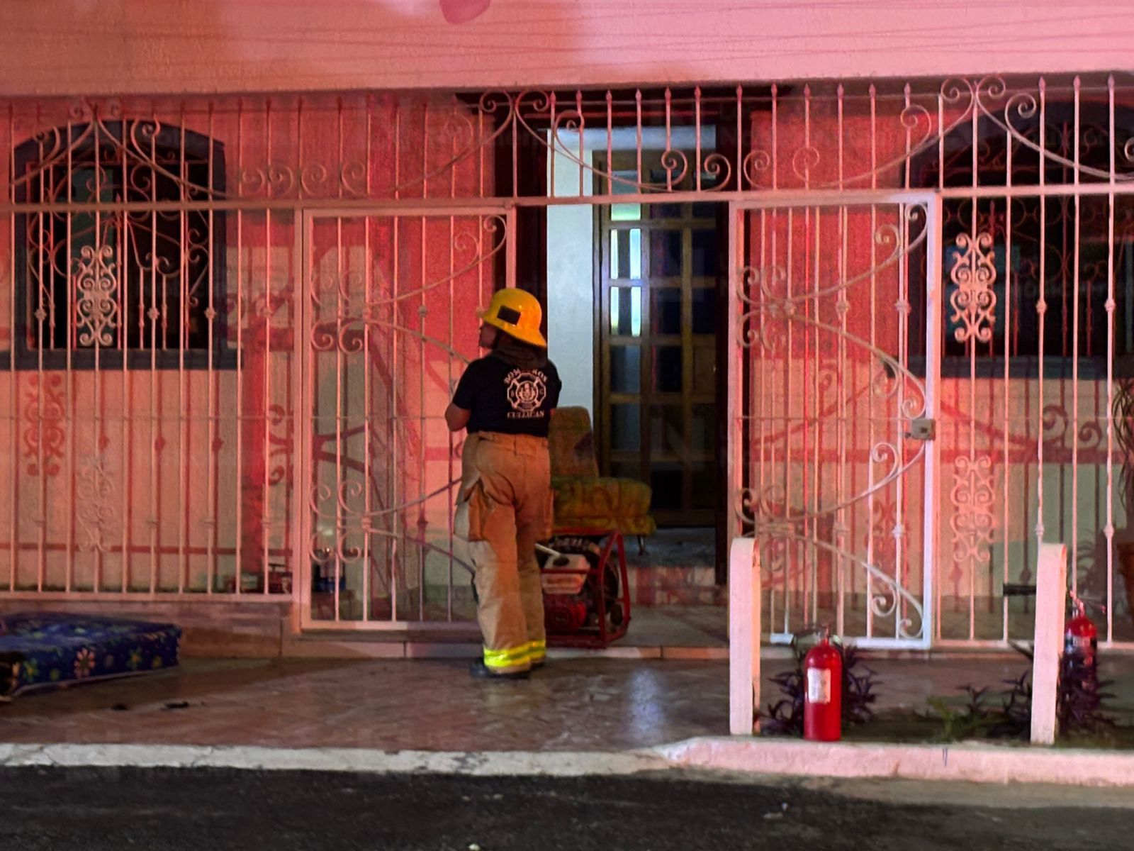 Bomberos sofocan incendio en centro de rehabilitación en Las Quintas, Culiacán