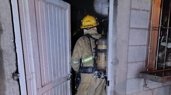 Fuertes pérdidas materiales deja el incendio de una abarrote en Guasave, Sinaloa