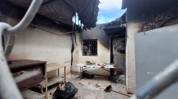 Se incendia casa en Álamos Country de Los Mochis, Sinaloa; familia afectada pide apoyo
