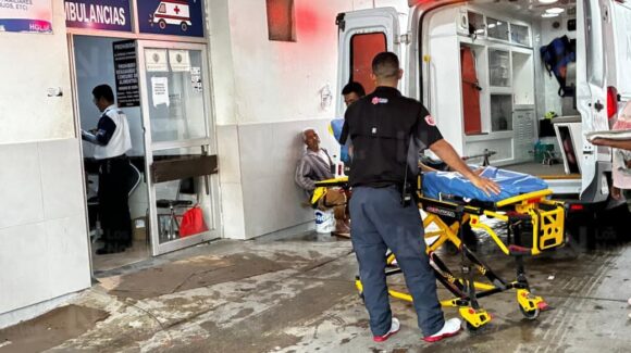 Niño de 3 años ingresa a hospital de Los Mochis, tras ser pateado por un pony