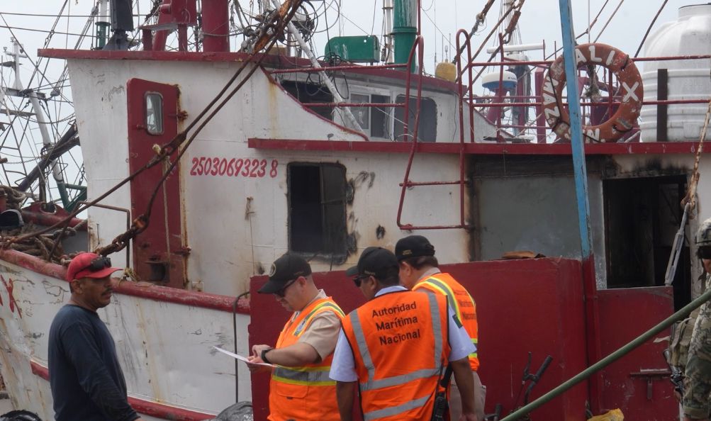 inspeccion a pescadores que soldan en el parque bonfil en mazatlan