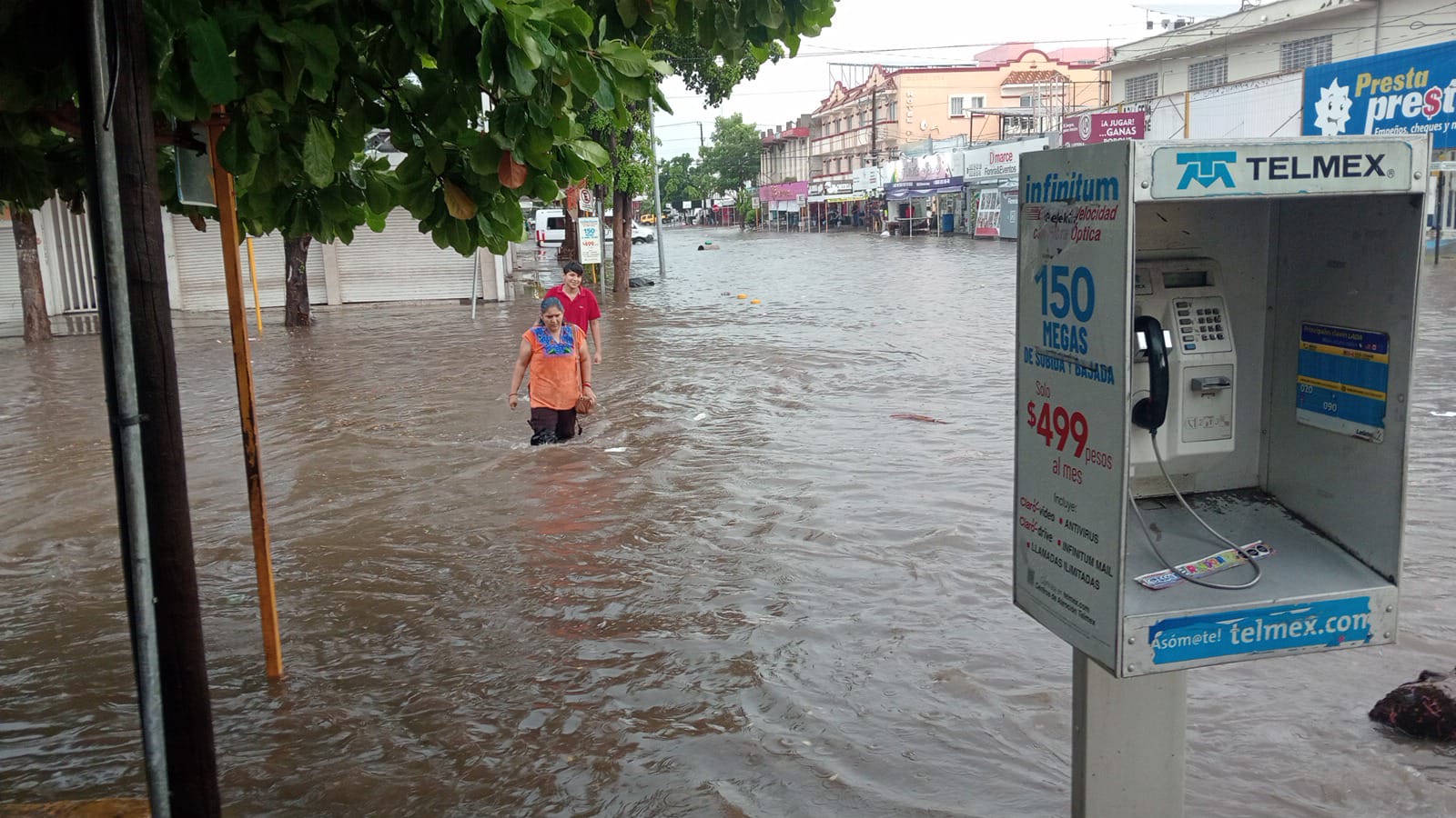 calle de Los Mochis inundada