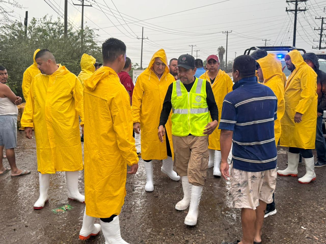 Atienden a damnificados de Ahome tras fuertes lluvias