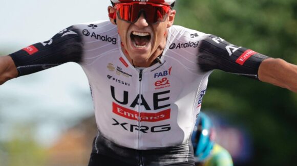 ¡Imparable! Isaac del Toro gana el GP Industria y Artigianato en Italia
