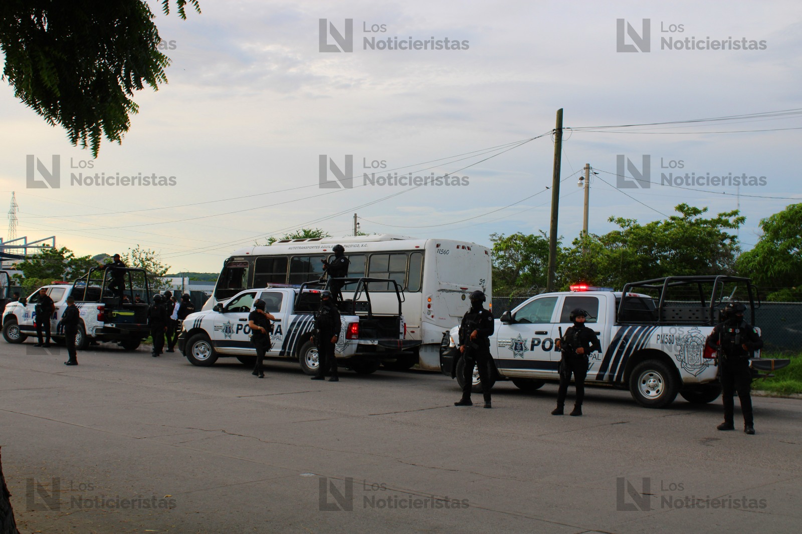 Joven queda lesionado tras ataque armado en camión urbano de Mazatlán