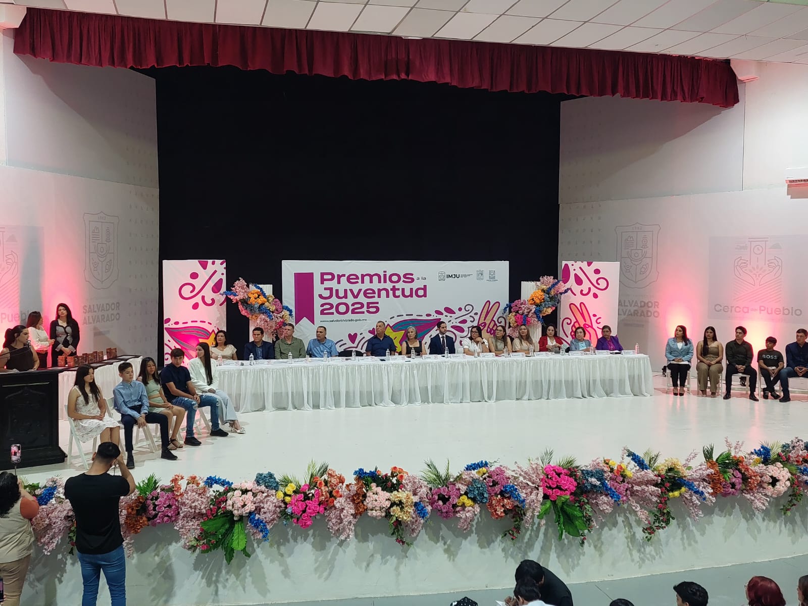 jovenes destacados en salvador alvarado