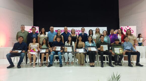 Reconocen a jóvenes destacados de Salvador Alvarado con el Premio Municipal de la Juventud 2025