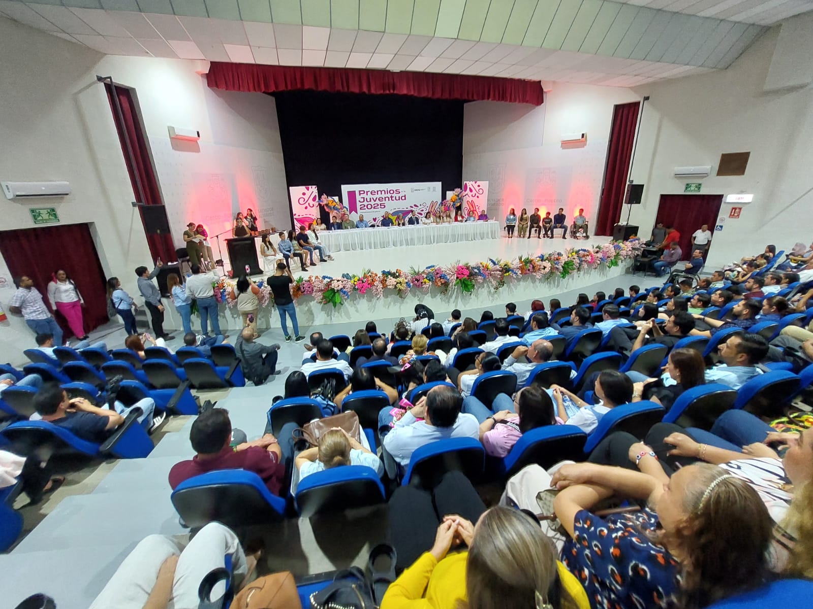 jovenes destacados en salvador alvarado
