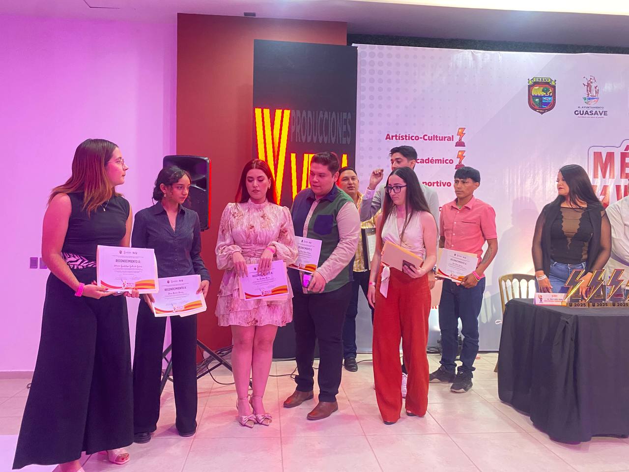 jovenes reciben premios al Mérito Juvenil 2025, en Guasave ,Sinaloa