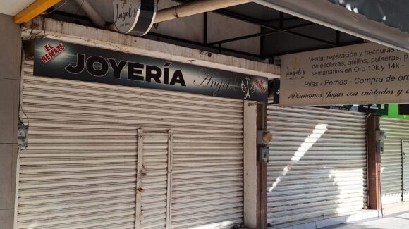 “No sonó la alarma”: autoridades ya investigan robo millonario a joyería en el centro de Los Mochis, Sinaloa