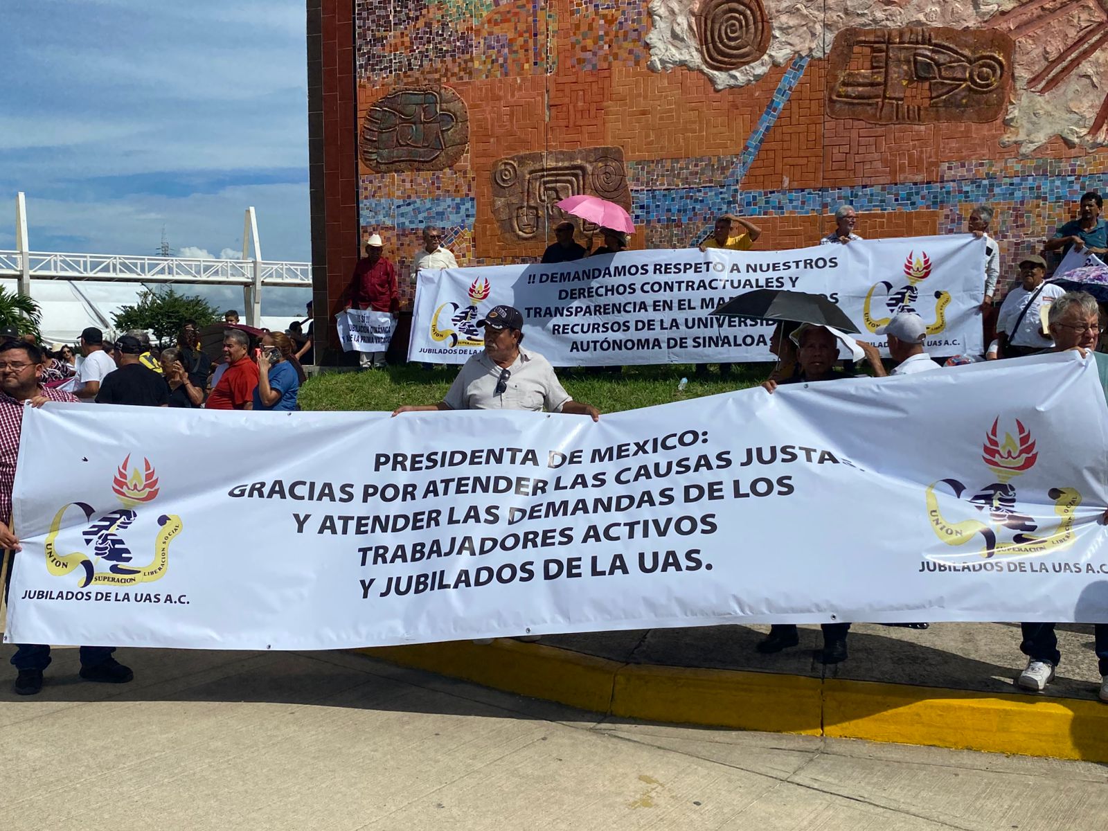 Jubilados de la UAS piden a Claudia Sheinbaum se audite a la institución