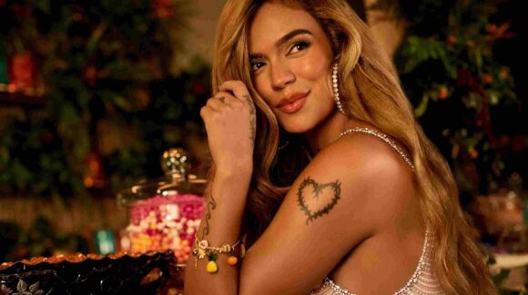Karol G lanza su marca de tequila “200 Copas” junto a Casa Dragones