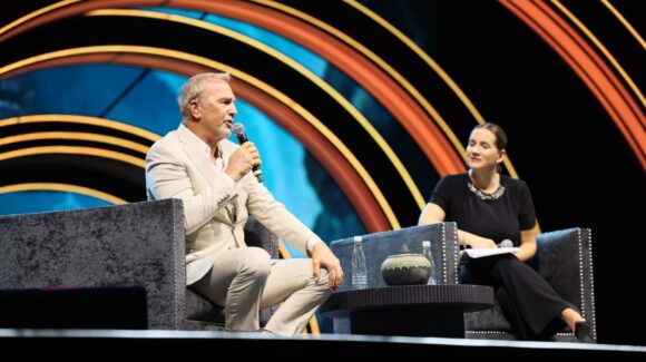 Kevin Costner conquista México Siglo XXI con un mensaje sincero: ‘Sigan el latido de su corazón’