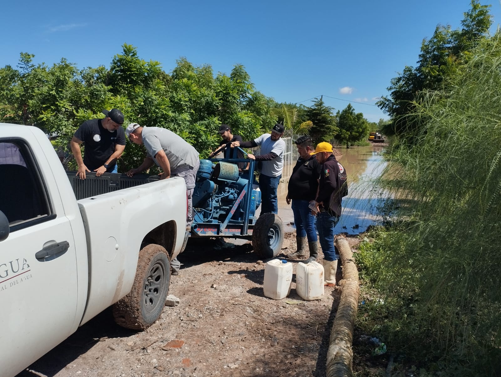 las autoridades siguen trabajando en el desagüe de las calles afectadas