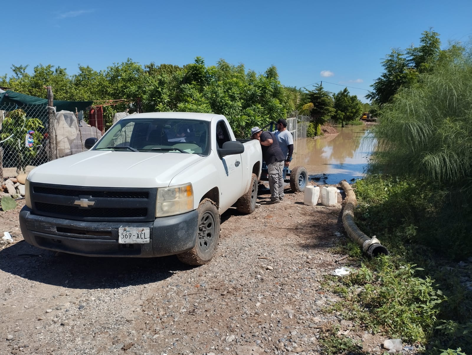 las autoridades siguen trabajando en el desagüe de las calles afectadas