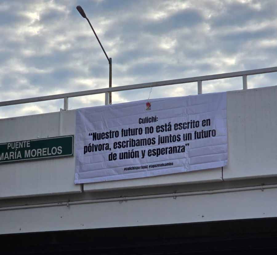 las mantas ocuparon los mismos bulevares utilizados para dejar mensajes negativos