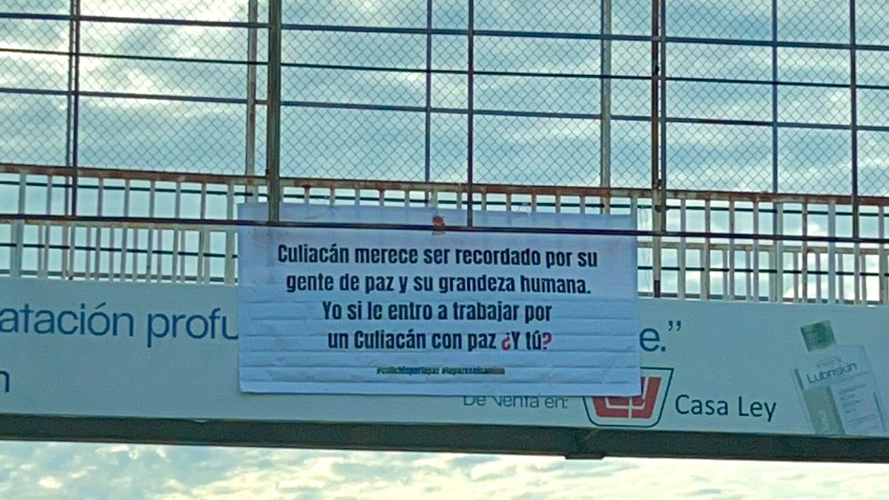 las mantas ocuparon los mismos bulevares utilizados para dejar mensajes negativos