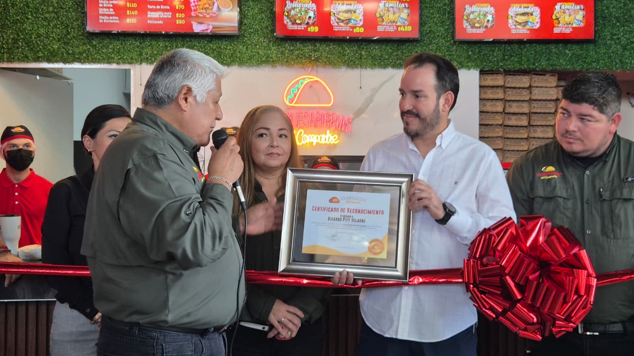 Inauguran sucursal número 20 de Las Quesabirrias del Compadre en Culiacán, Sin