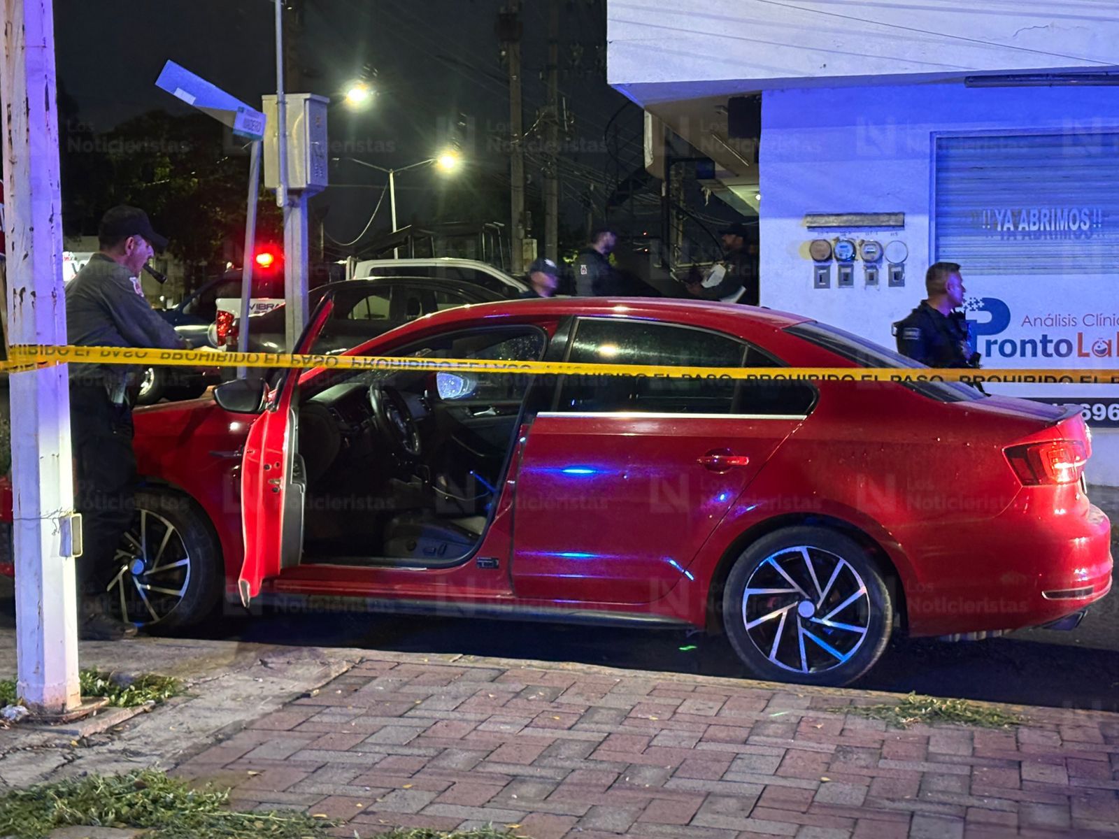 Auto abandonado tras "levantón" de padre e hijo en Las Vegas de Culiacán. Sin.