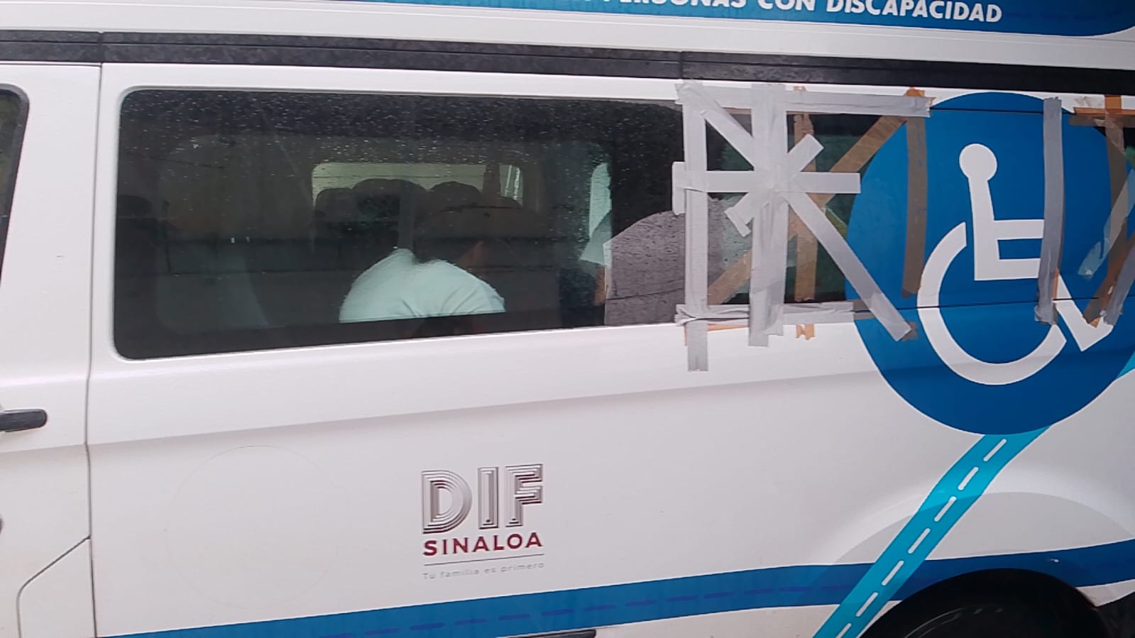 Llegan damnificados por lluvias a albergue en la prepa UAS en Ruiz Cortines, Guasave