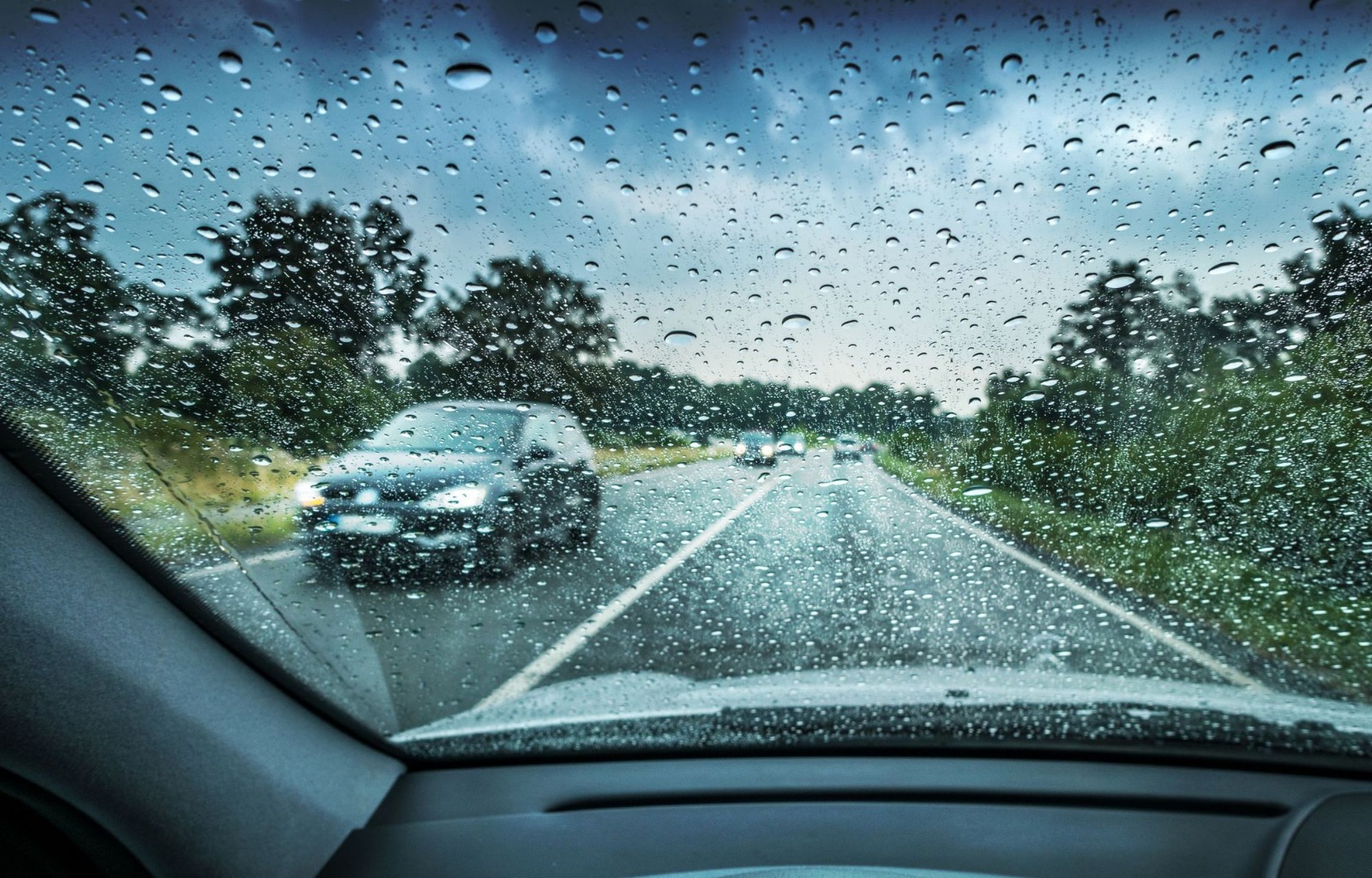 Lluvia en carretera