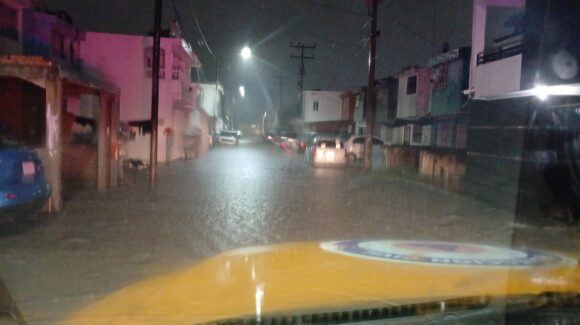 Sin incidentes, solo desbordamientos tras 48 mm de lluvia la madrugada del sábado en Mazatlán, Sinaloa