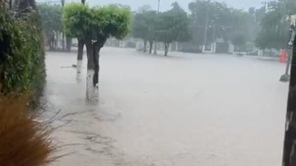 Lluvias de “Lorena” generan afectaciones en Ruiz Cortines y Corerepe; Protección Civil alista evacuaciones