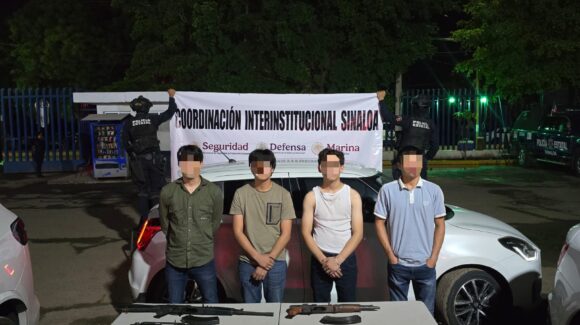 Con armamento exclusivo y autos robados, detienen a 4 hombres en Culiacán, Sinaloa; dos son menores