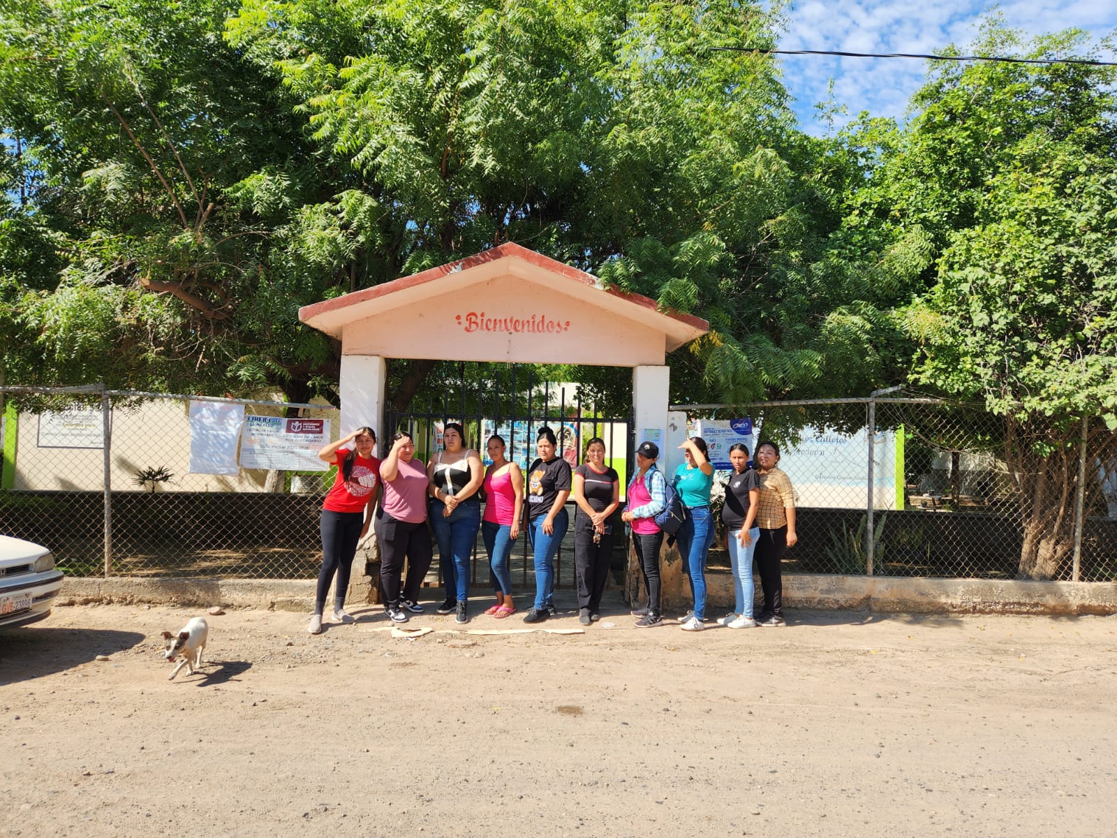 madres de familia toman escuela en caimanero