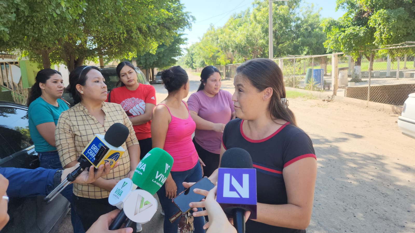 madres de familia toman escuela en caimanero