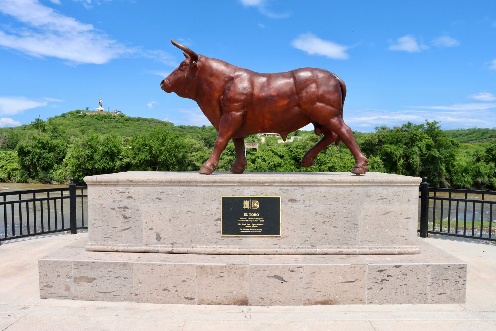 El Toro del malecón de Badiraguato