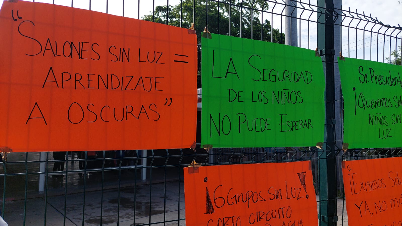 manifestacion de padres de familia en los mochis