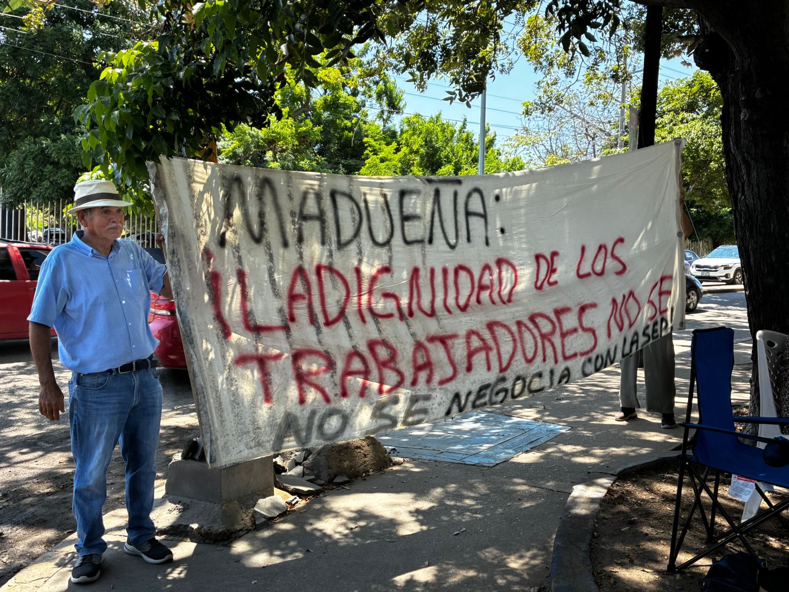 manifestación de maestros jubilados de la UAS en Mazatlán