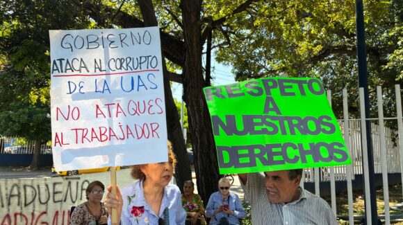 Trabajadores jubilados de la UAS Mazatlán, Sinaloa reanudan protestas por falta de pago de prima vacacional