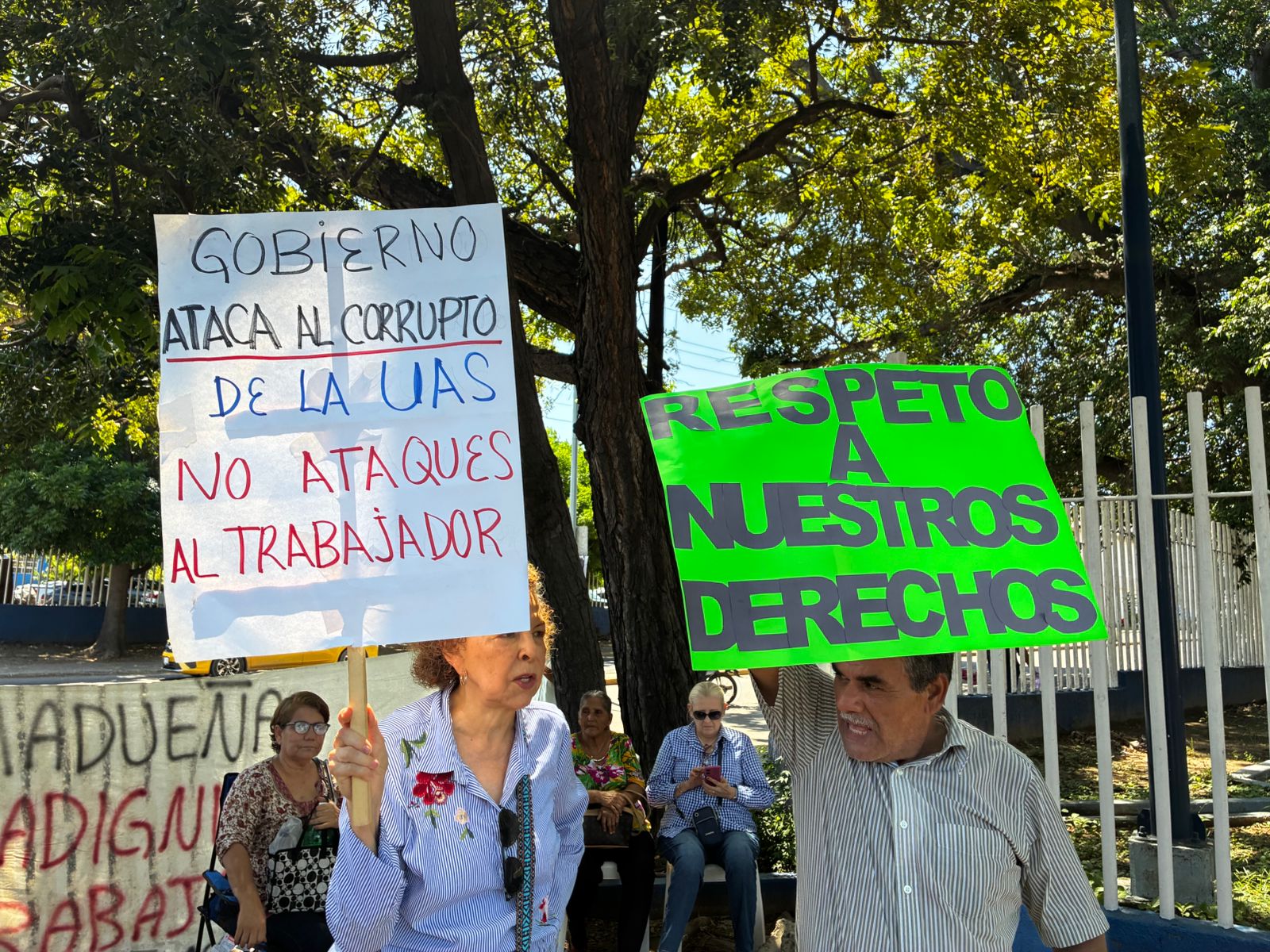 manifestación de maestros jubilados de la UAS en Mazatlán