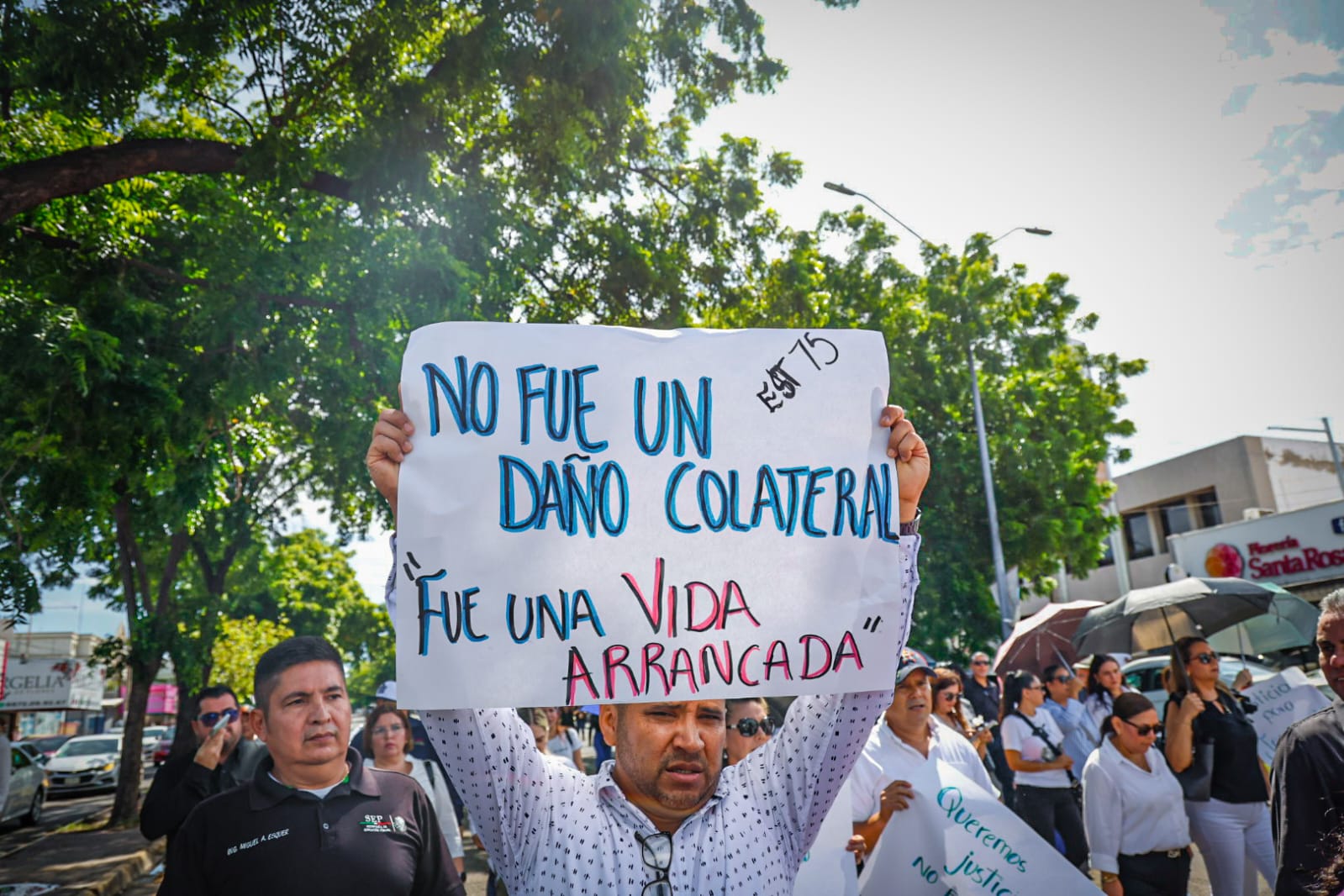 Manifestantes caso maestra Jesamel