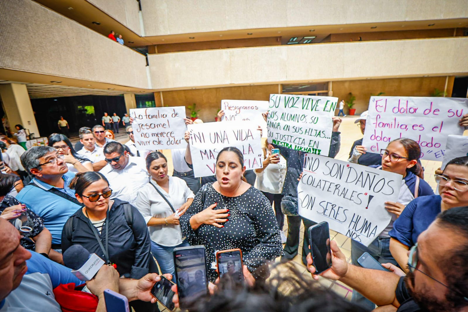 Manifestantes caso maestra Jesamel
