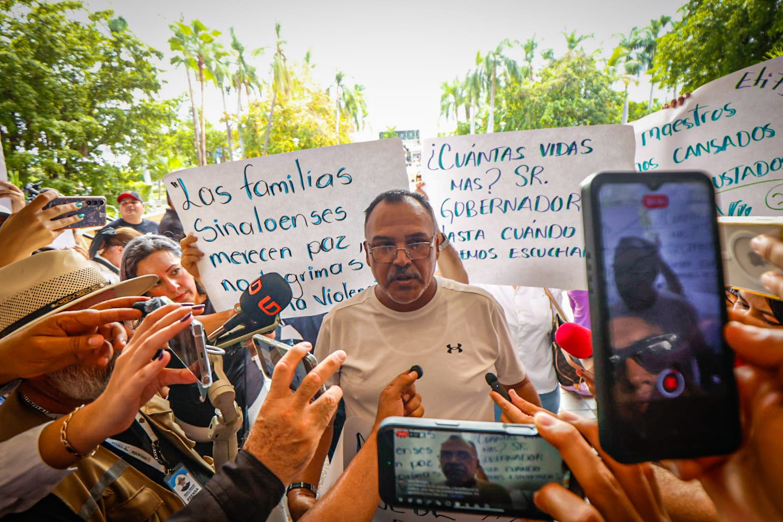 Manifestantes caso maestra Jesamel