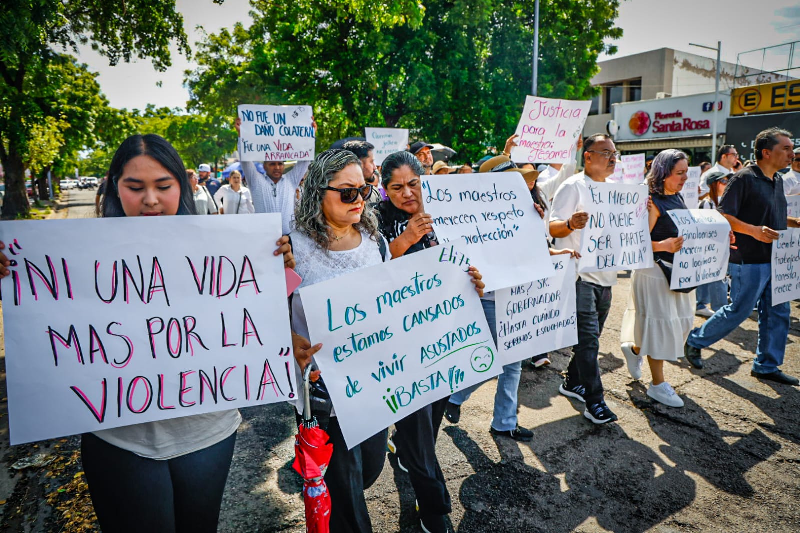 Manifestantes caso maestra Jesamel