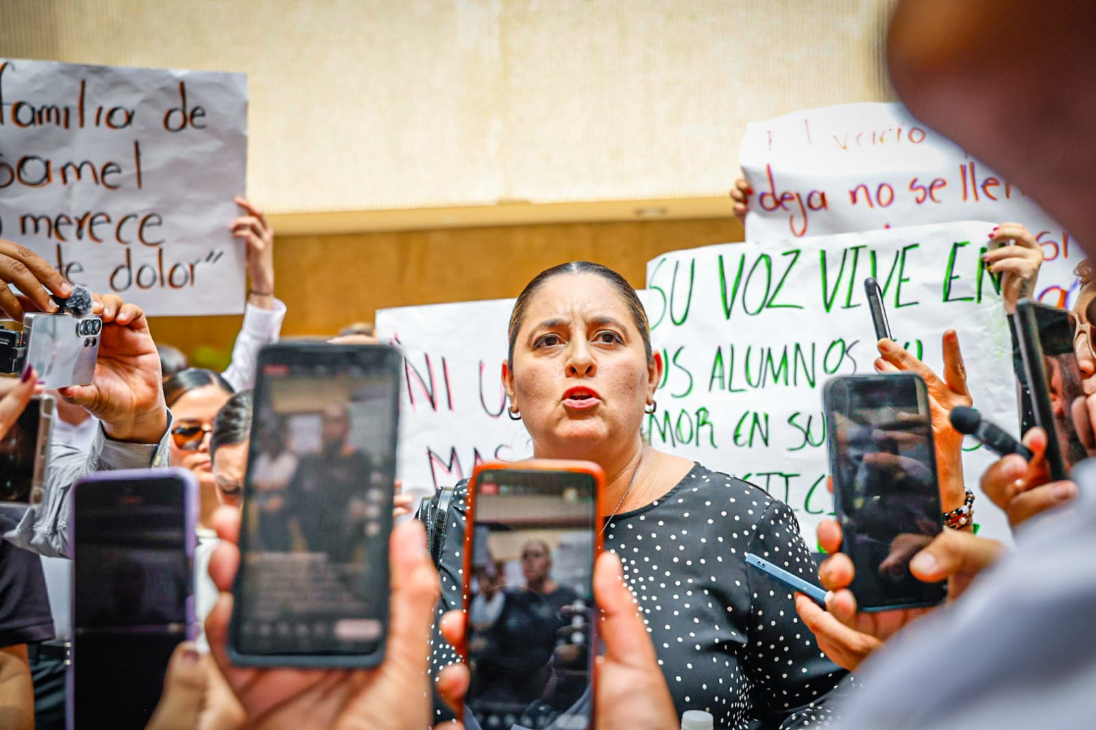 Manifestantes caso maestra Jesamel