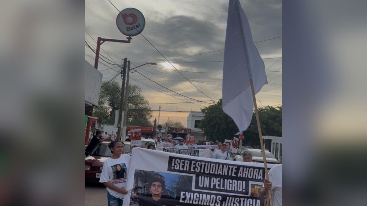 Marchan pidiendo por la paz de Sinaloa en Costa Rica
