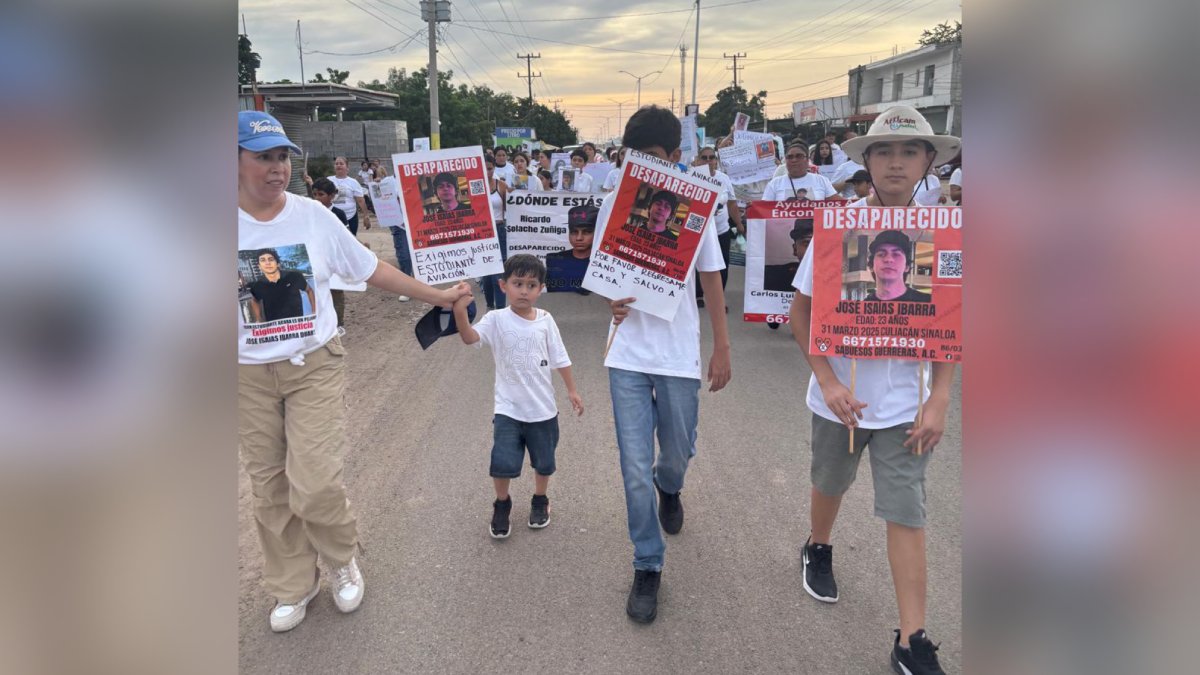 Marchan pidiendo por la paz de Sinaloa en Costa Rica