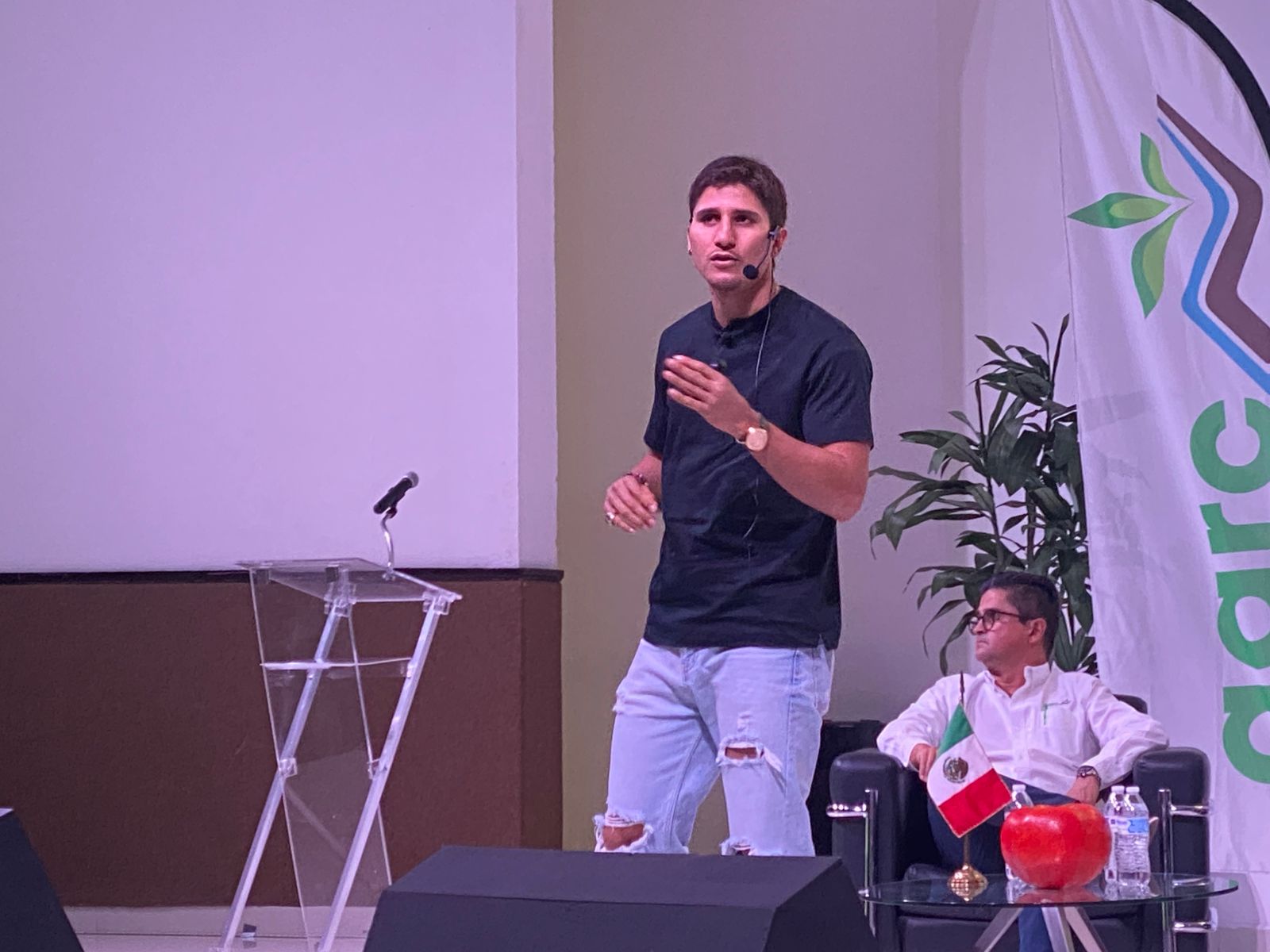 marco verde boxeador ofrece conferencia en culiacan