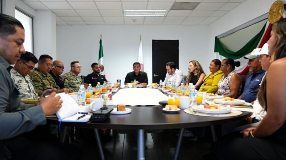 Autoridades de seguridad y comerciantes acuerdan reforzar Ruta Segura para atraer turismo a Altata, Navolato