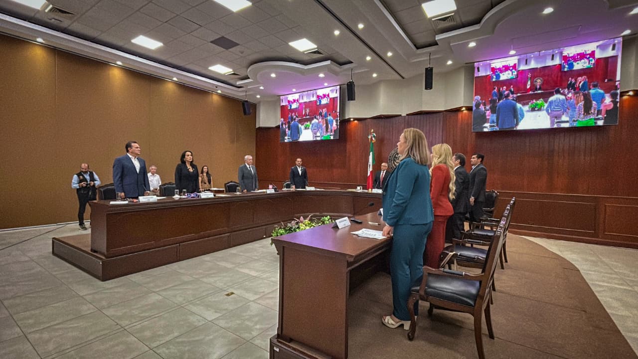 Congreso del Estado dieron un minuto de silencio en memoria de las víctimas que ha dejado el conflicto de inseguridad en Sinaloa
