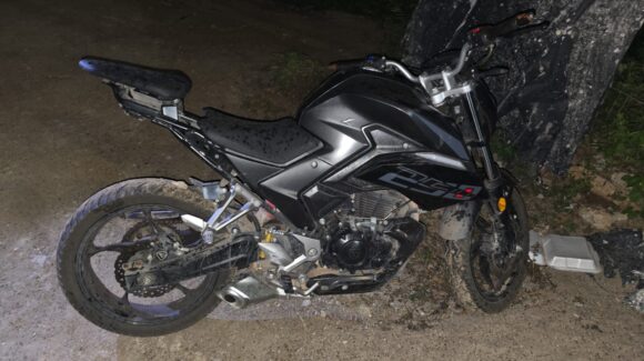 Motocicleta con reporte de robo en colonia Jaripillo, de Mazatlán, Sinaloa, es recuperada por policías municipales