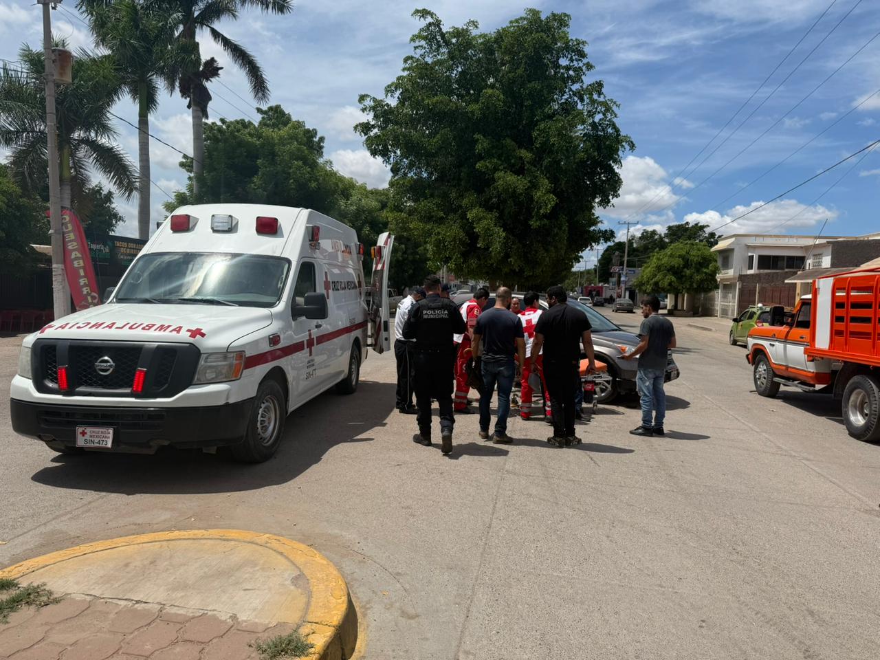 Motociclista es embestido por una vagoneta en Guasave